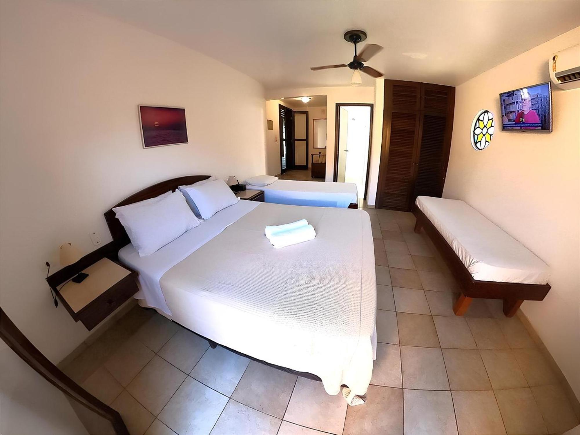 Suite Hot Tub,1674716211:JPEG